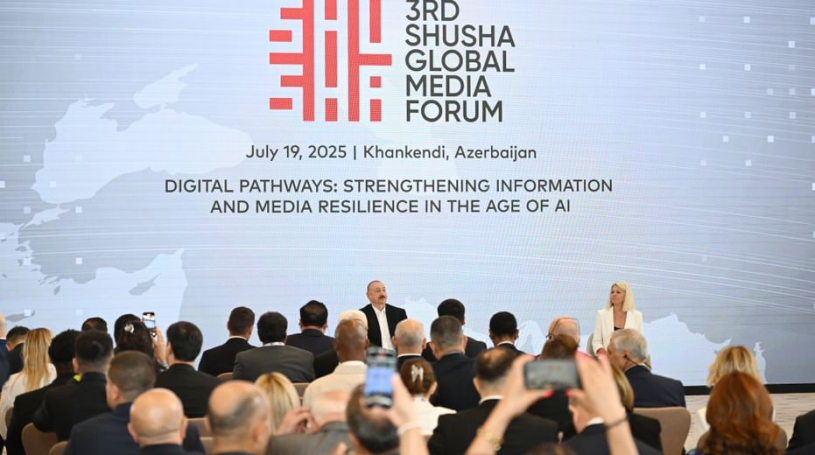 Президент Азербайджана встретился с участниками Глобального медиафорума в Шуше
