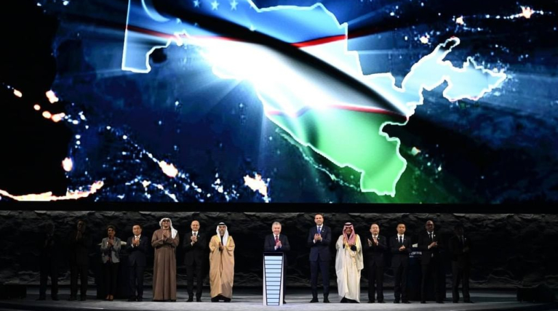 Президент Узбекистана торжественно открыл первый в стране крупномасштабный проект по использованию солнечной энергии и систем хранения энергии.